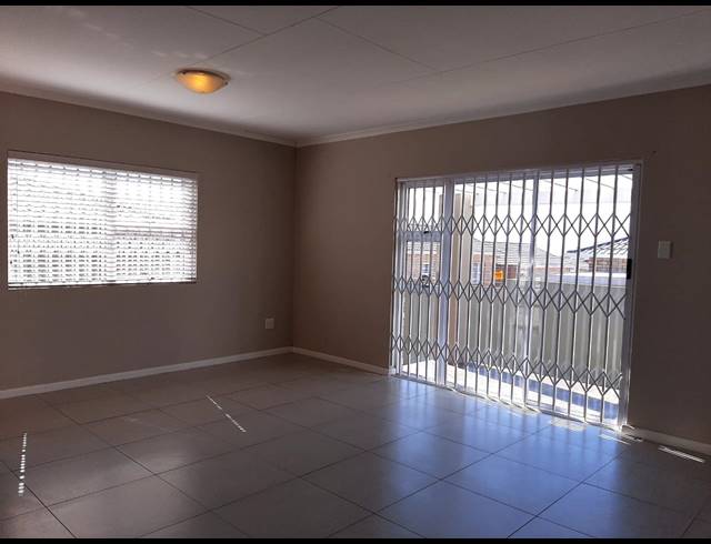 3 BEDROOM TOWNHOUSE RENTED IN LORRAINE